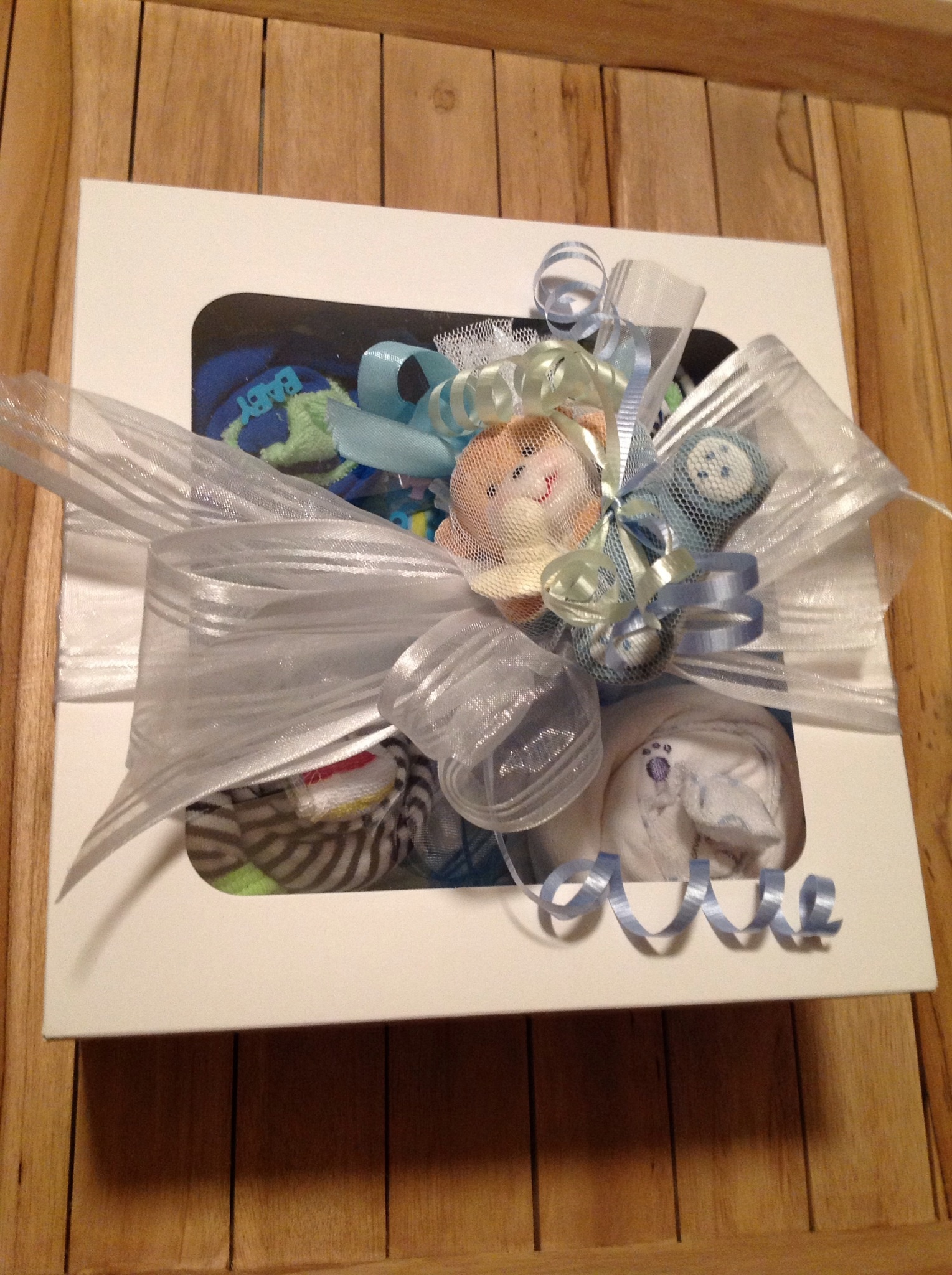 Adorable Baby Shower Gift and Wrapping Idea