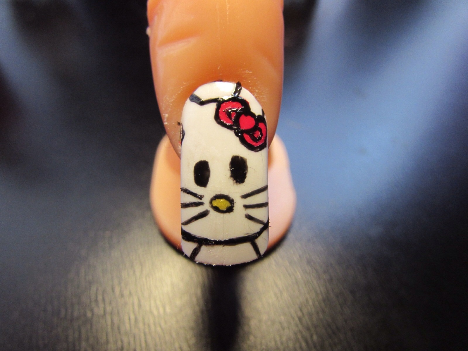 Manicure Monday | Hello Kitty