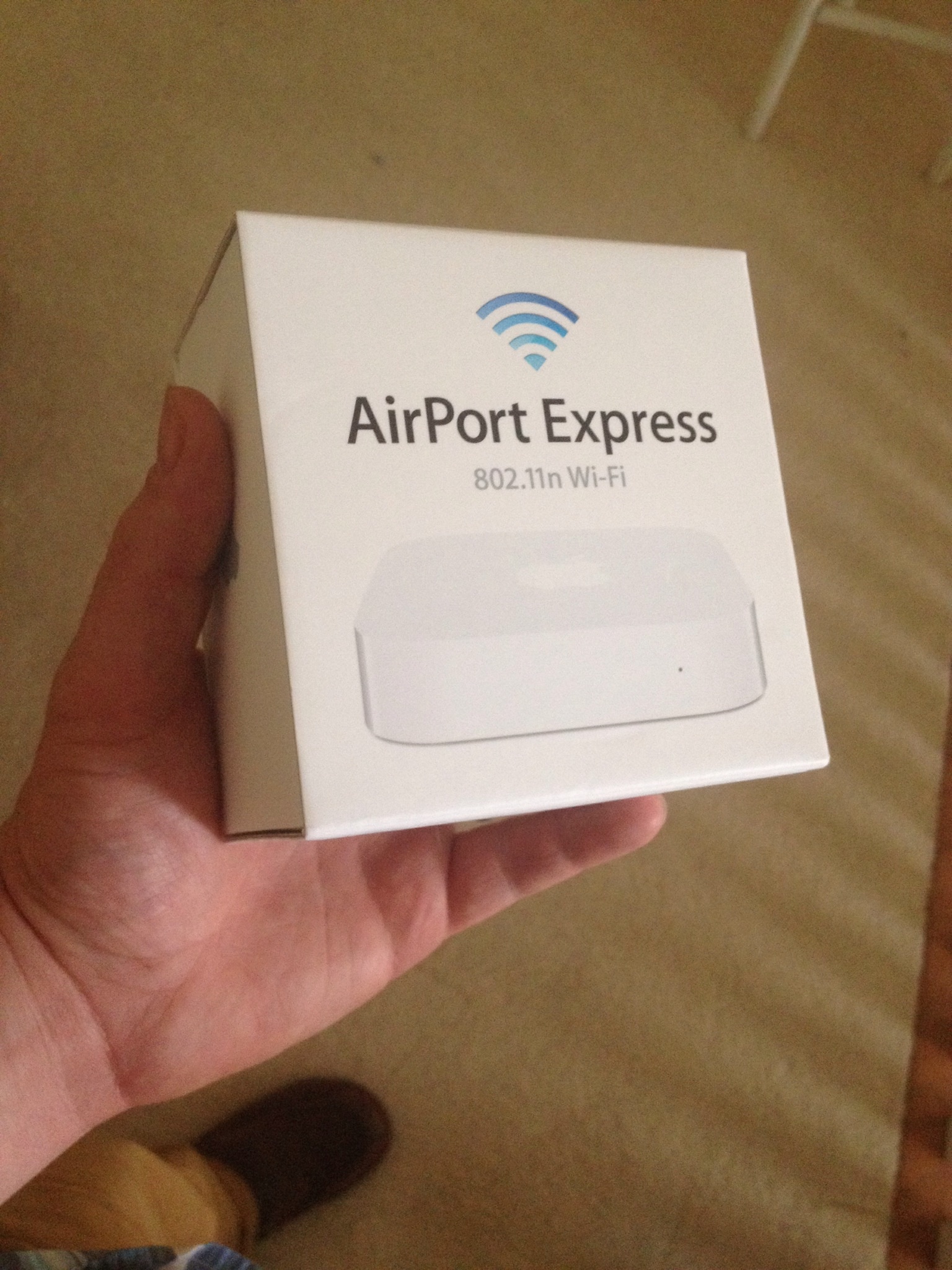 Вай фай аэропорт. Airport Express характеристики. Apple Airport Express описание. Airport Express 1664. Airport Express sign.