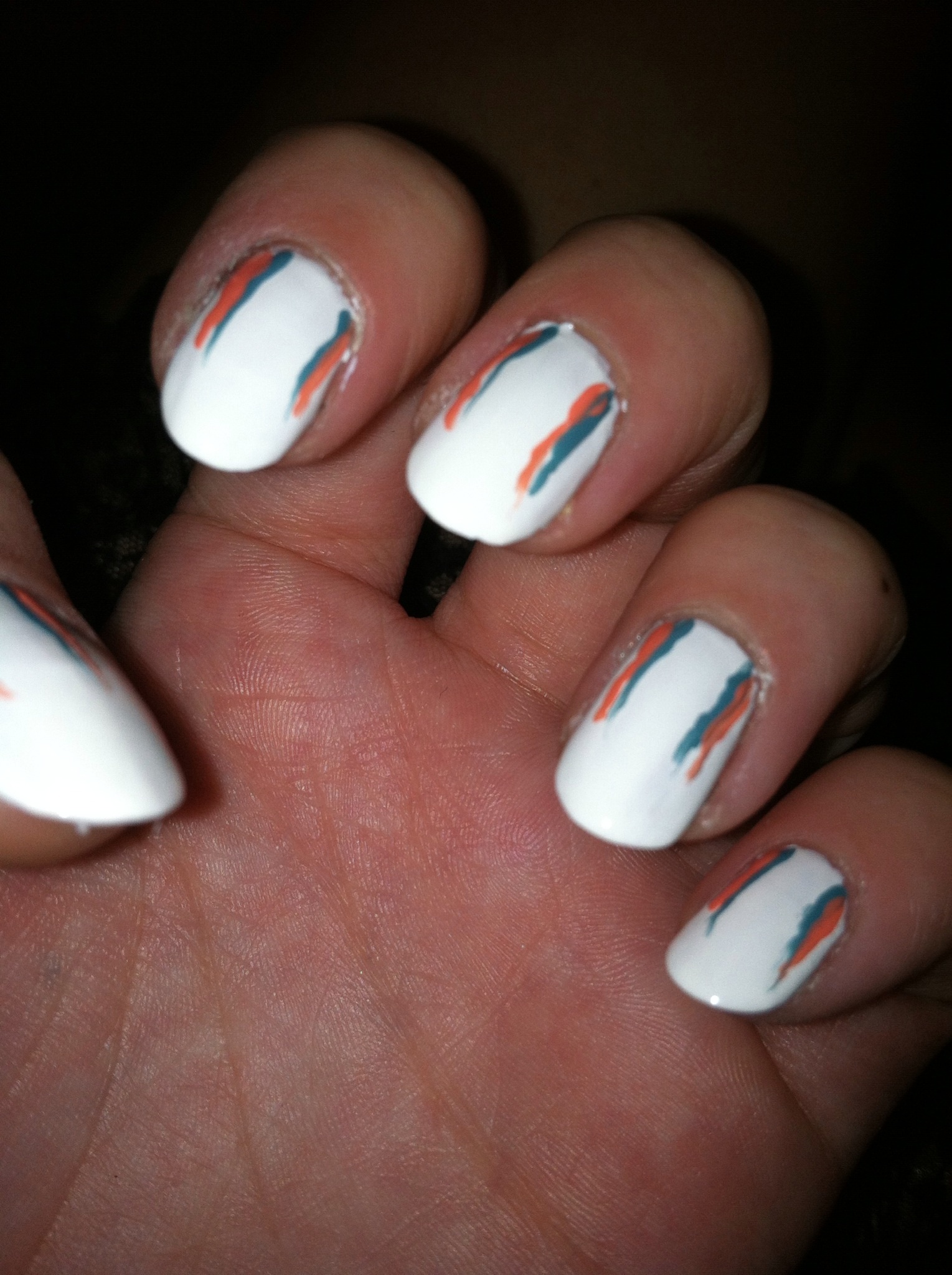 White Geometric Stripes That Shine