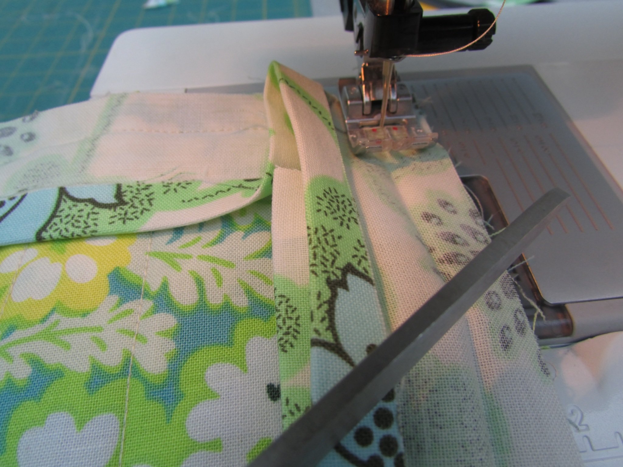 Tutorial: Sewing machine needle organizer – Sewing