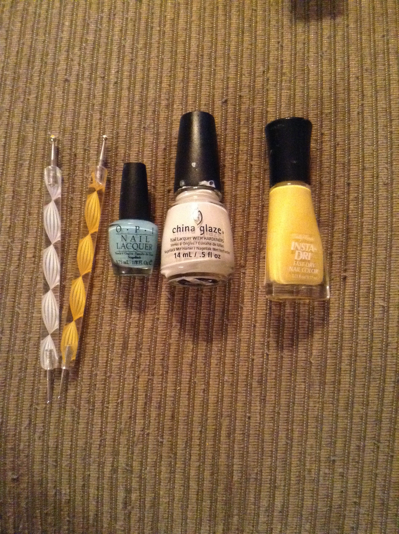 How to daisy flower nail art - B+C Guides