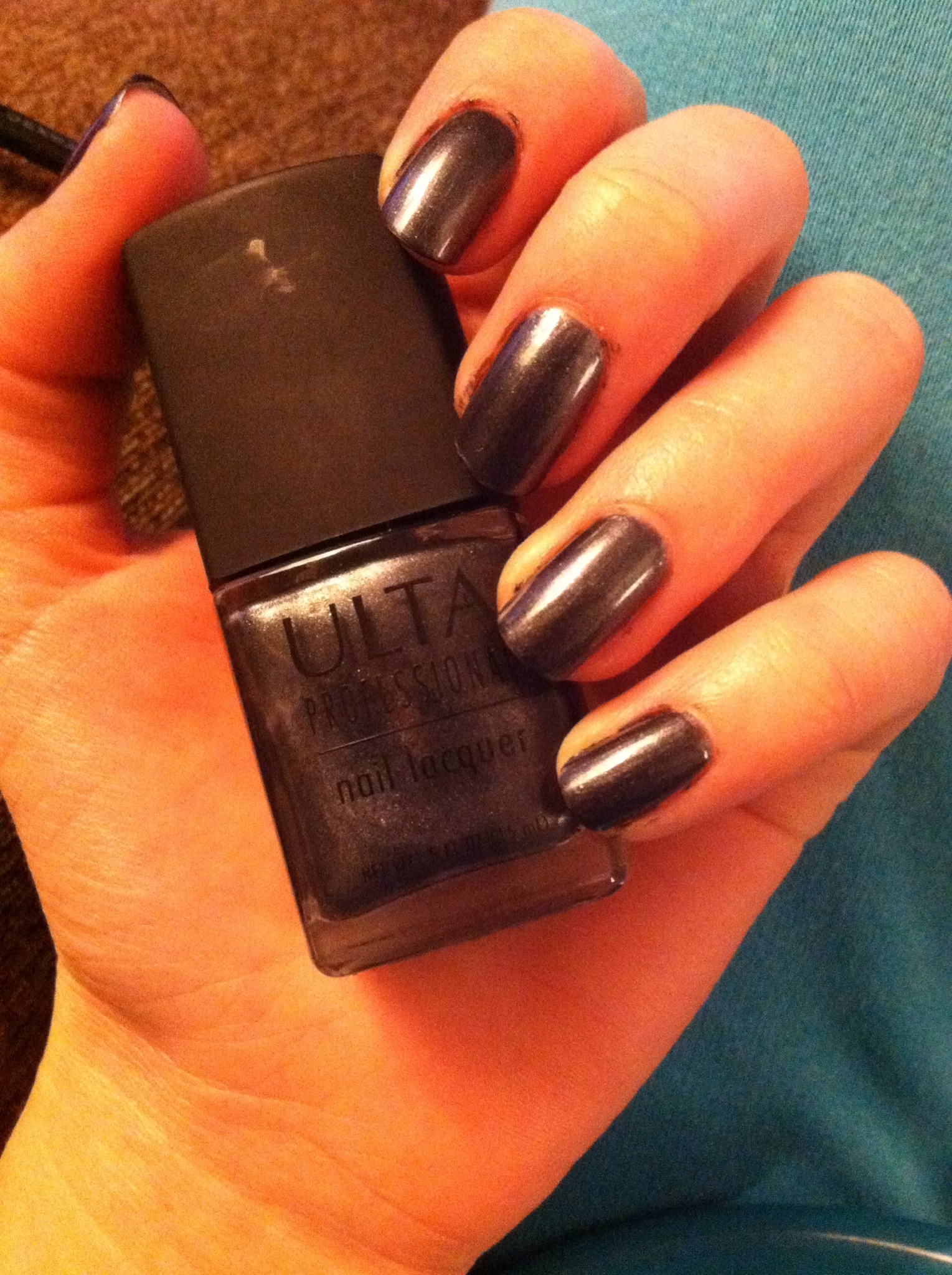 How to create a gray and red nail art design