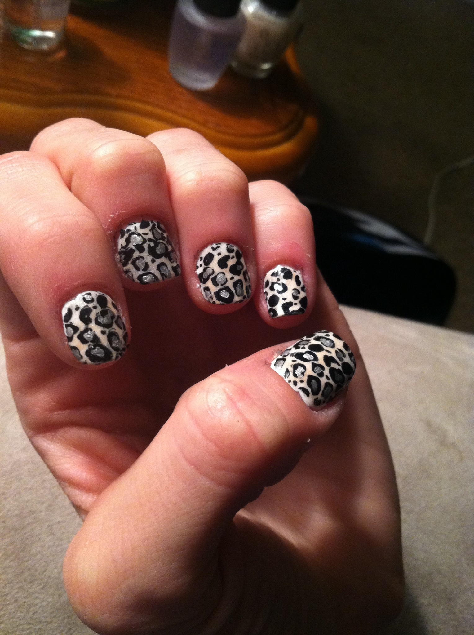 How to do snow leopard nail art - B+C Guides