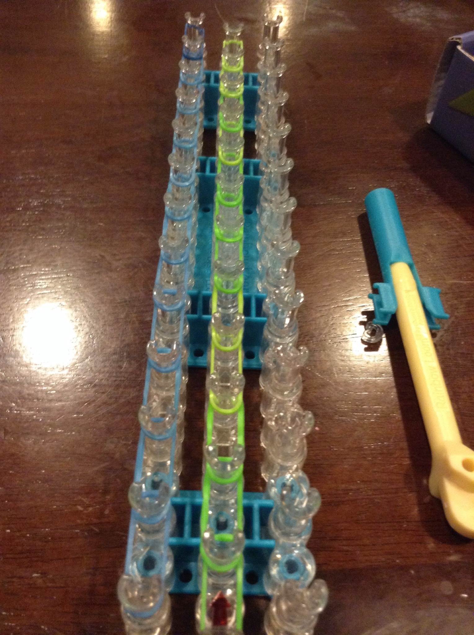 How to make a triple single rainbow loom bracelet - B+C Guides