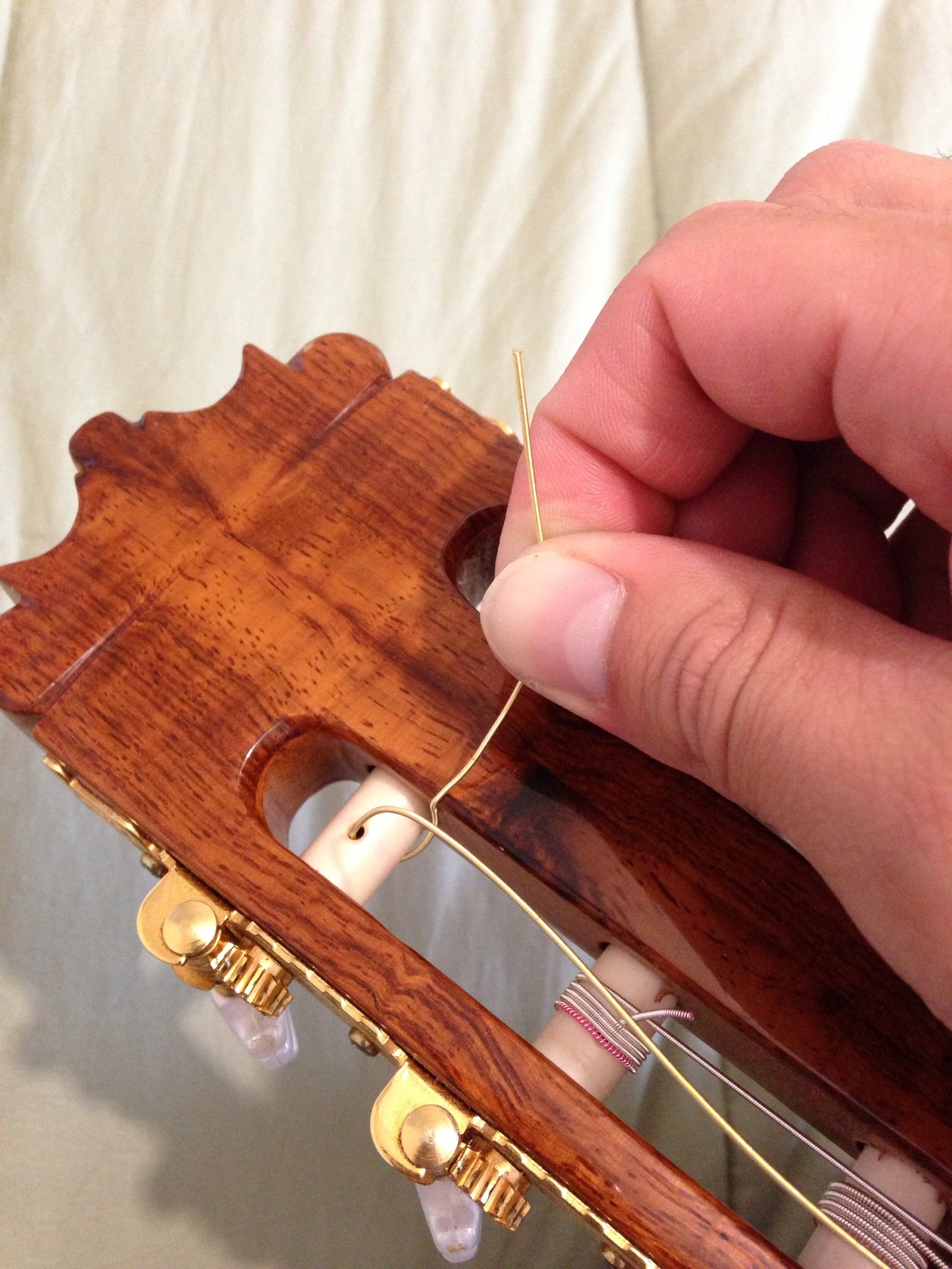 How To Change And Replace Guitar Strings By Yourself Guitar Space