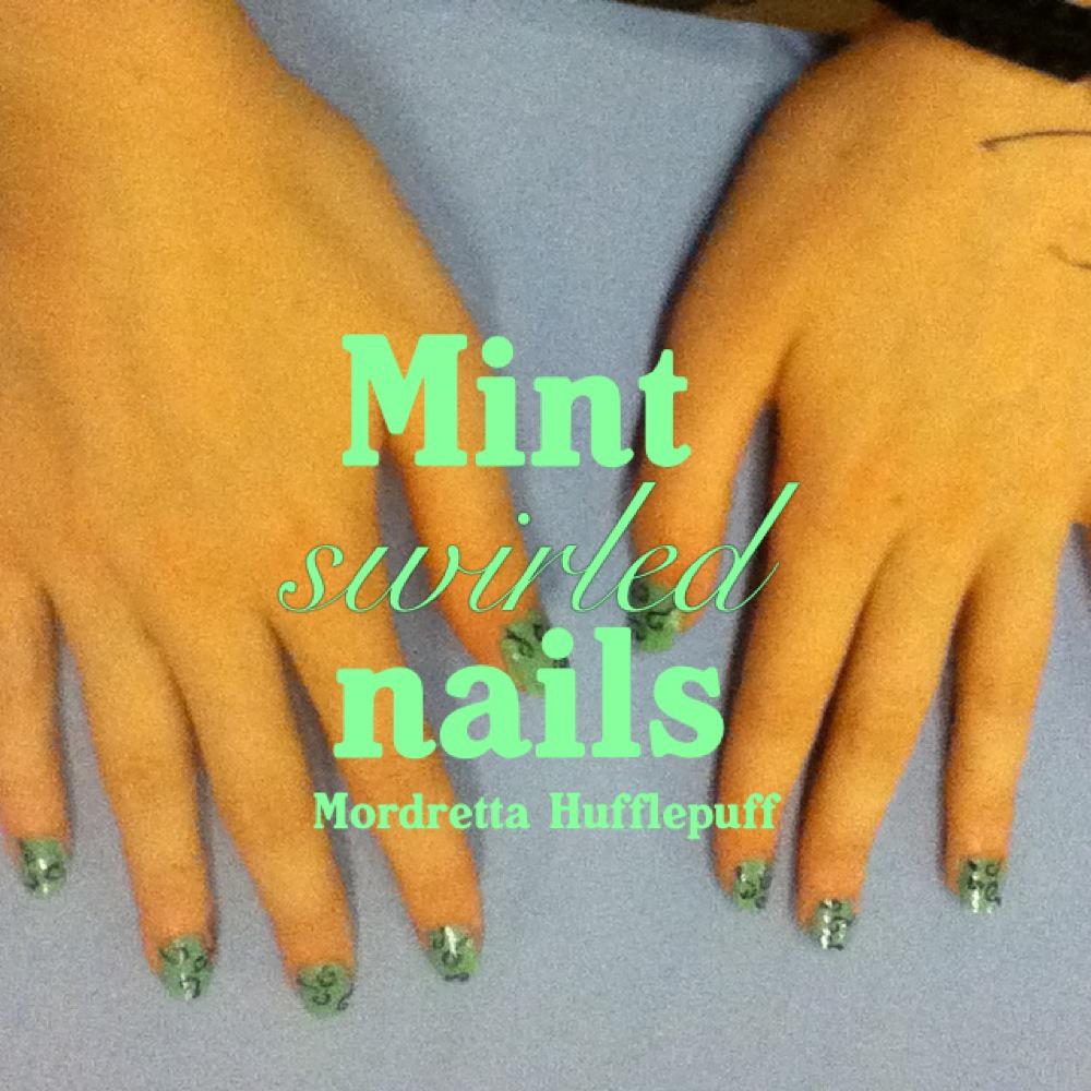 How to paint mint swirl nails - B+C Guides