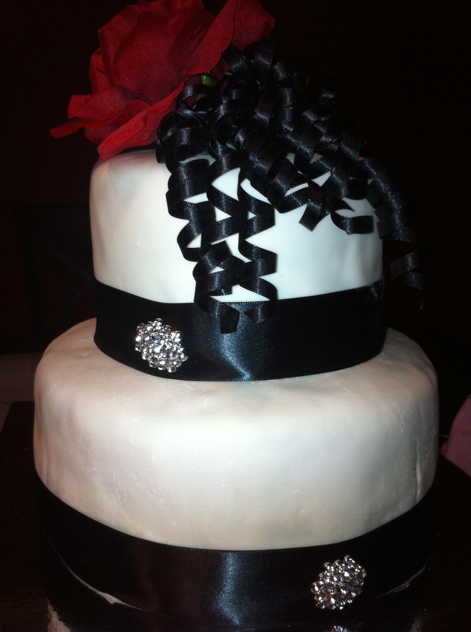 Featured image of post Recipe of 2 Tier Fondant Wedding Cake Designs