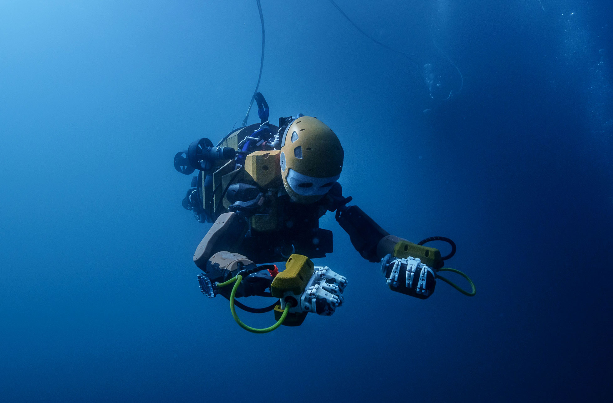 Использование подводных роботов. Подводные роботы. Подводная робототехника. Робот под водой. Робот подводный исследователь.