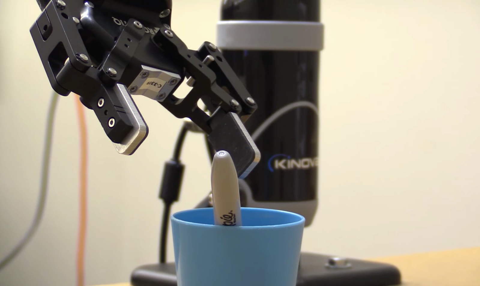 Acquiesce gnist Transcend Point-and-Click Method Makes Robot Grasping Control Less Tedious - IEEE  Spectrum