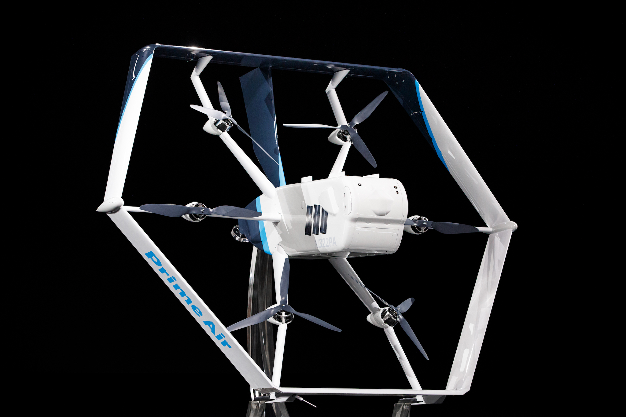 røg Ubrugelig klokke Amazon's New Prime Air Drone Features a Weird Tailsitter Design - IEEE  Spectrum