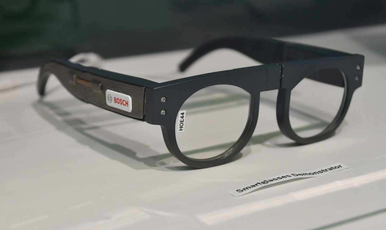 Itzehoe-based Oqmented developing tiny mirrors for smart glasses
