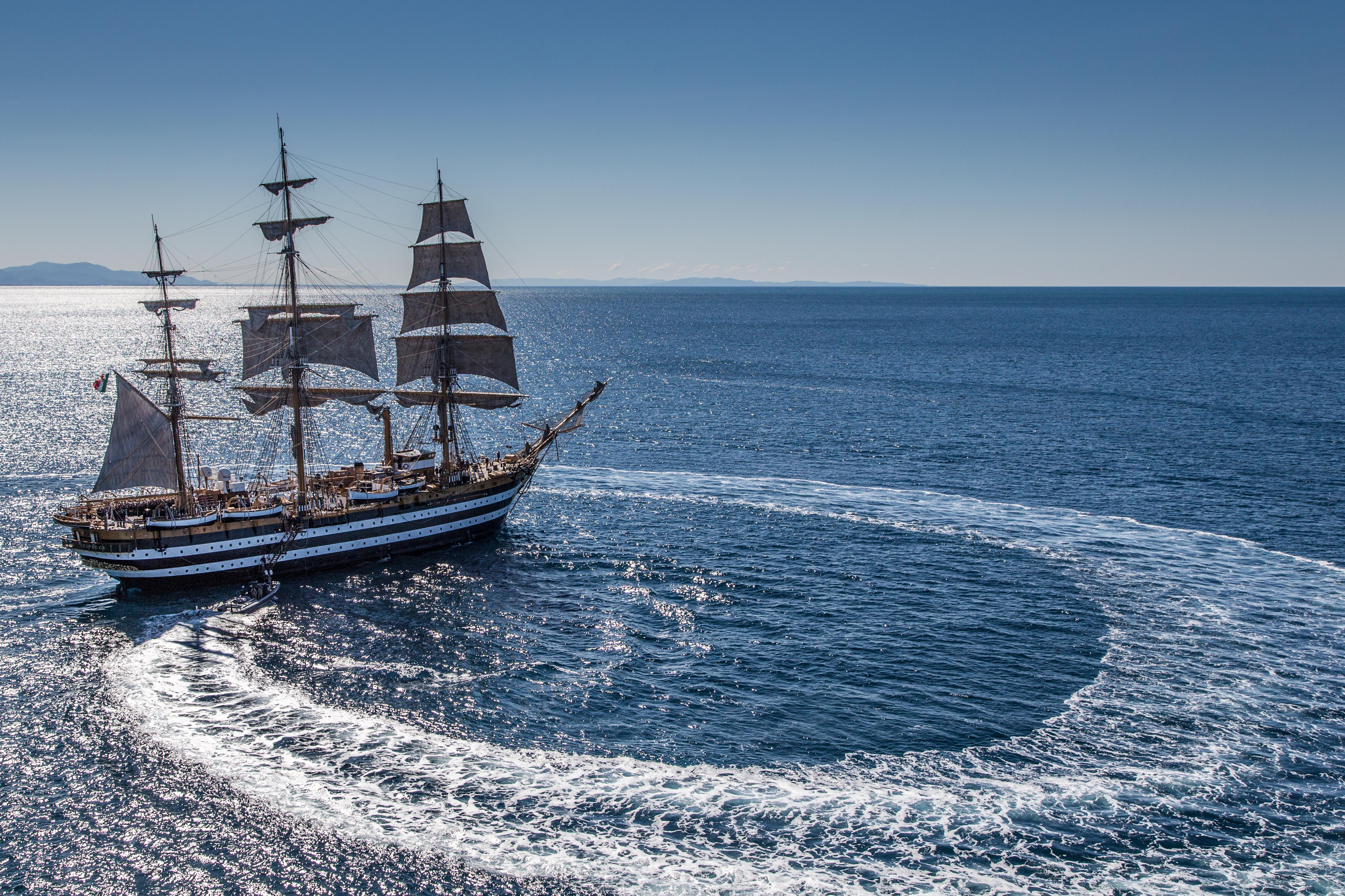 La nave Amerigo Vespucci ha 90 anni (foto e video) - Panorama