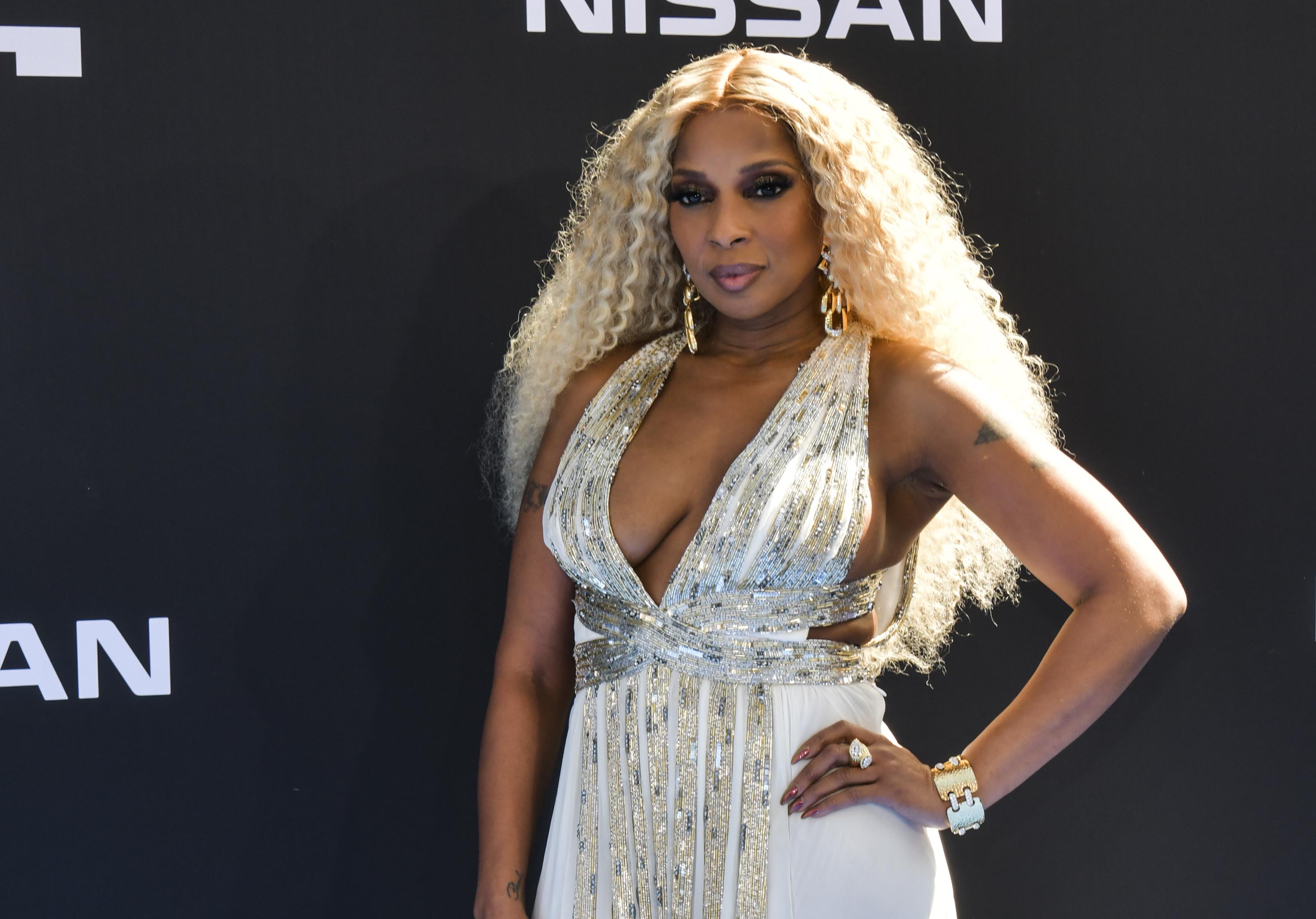 Mary J. Blige on why she says 'good morning, gorgeous' to herself -  xoNecole: Lifestyle, Culture, Love, Wellness