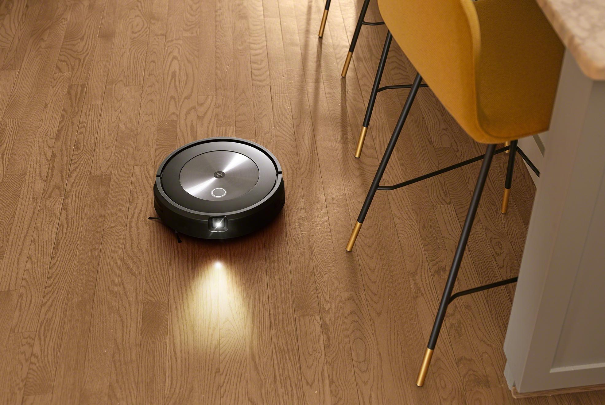 Roomba® j7 Robot Vacuum Cleaner, iRobot®