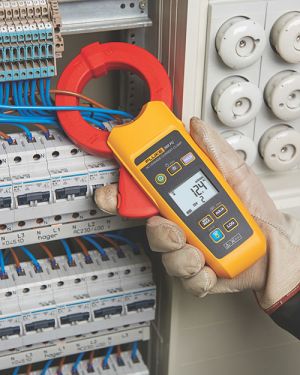 The new Fluke 368 FC and 369 FC Leakage Current Clamps help industrial electricians and maintenance technicians identify, document, record, and compare leakage current readings over time to help prevent problems before they happen without shutting do