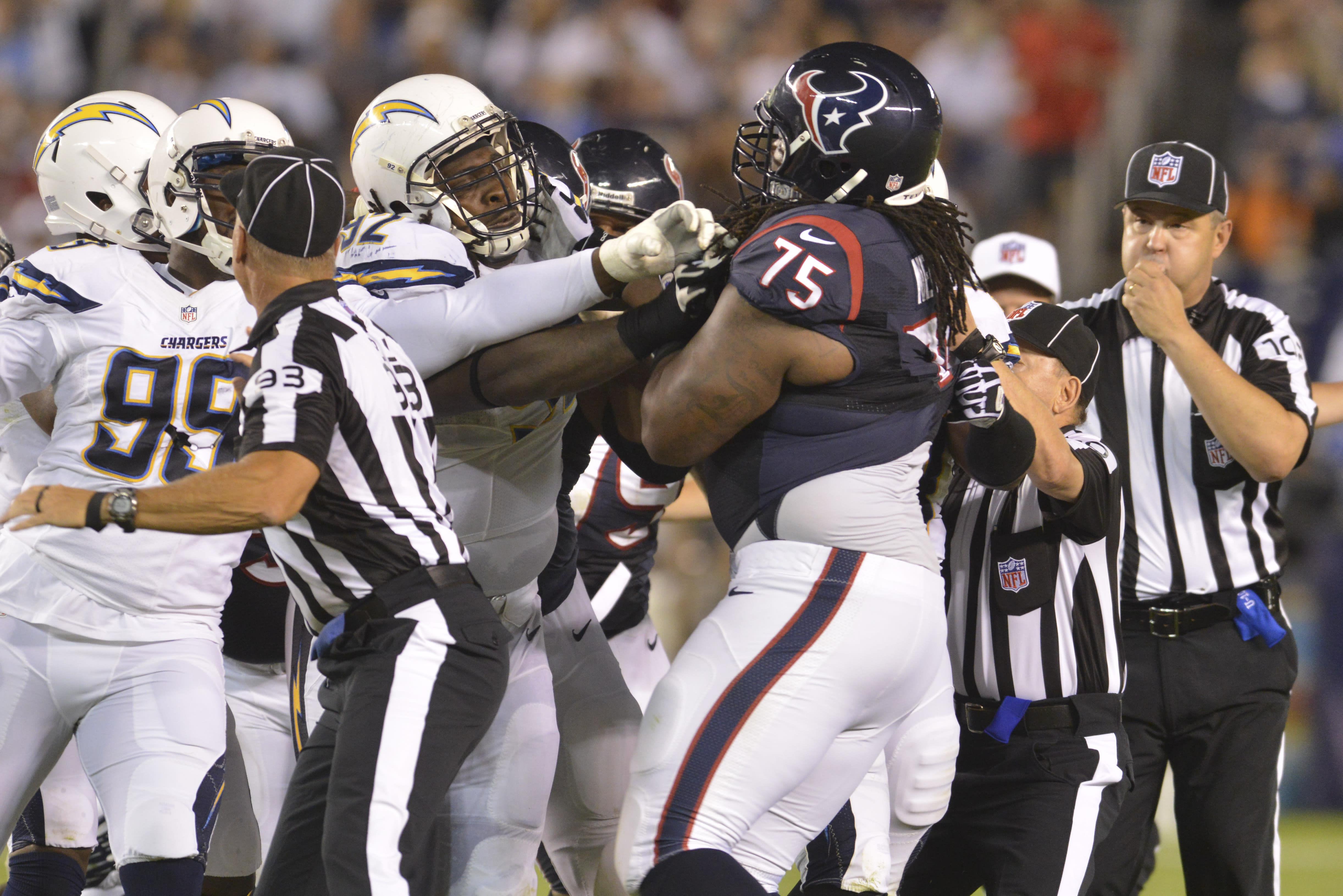 Broncos' Gary Kubiak breaks up postgame shouting match after loss to  Patriots