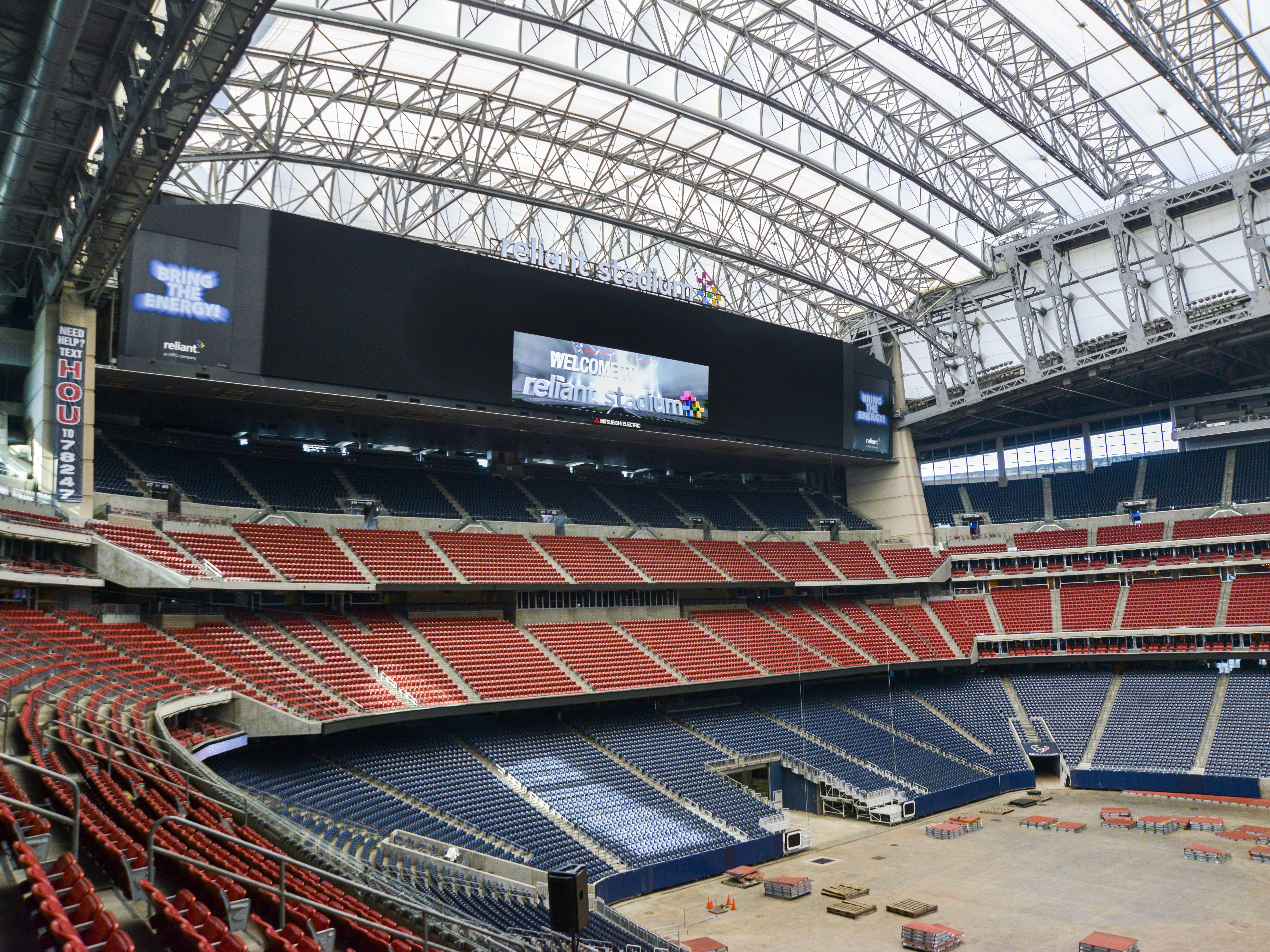 Houston Texans' new HD scoreboard is even wider than the Cowboys'