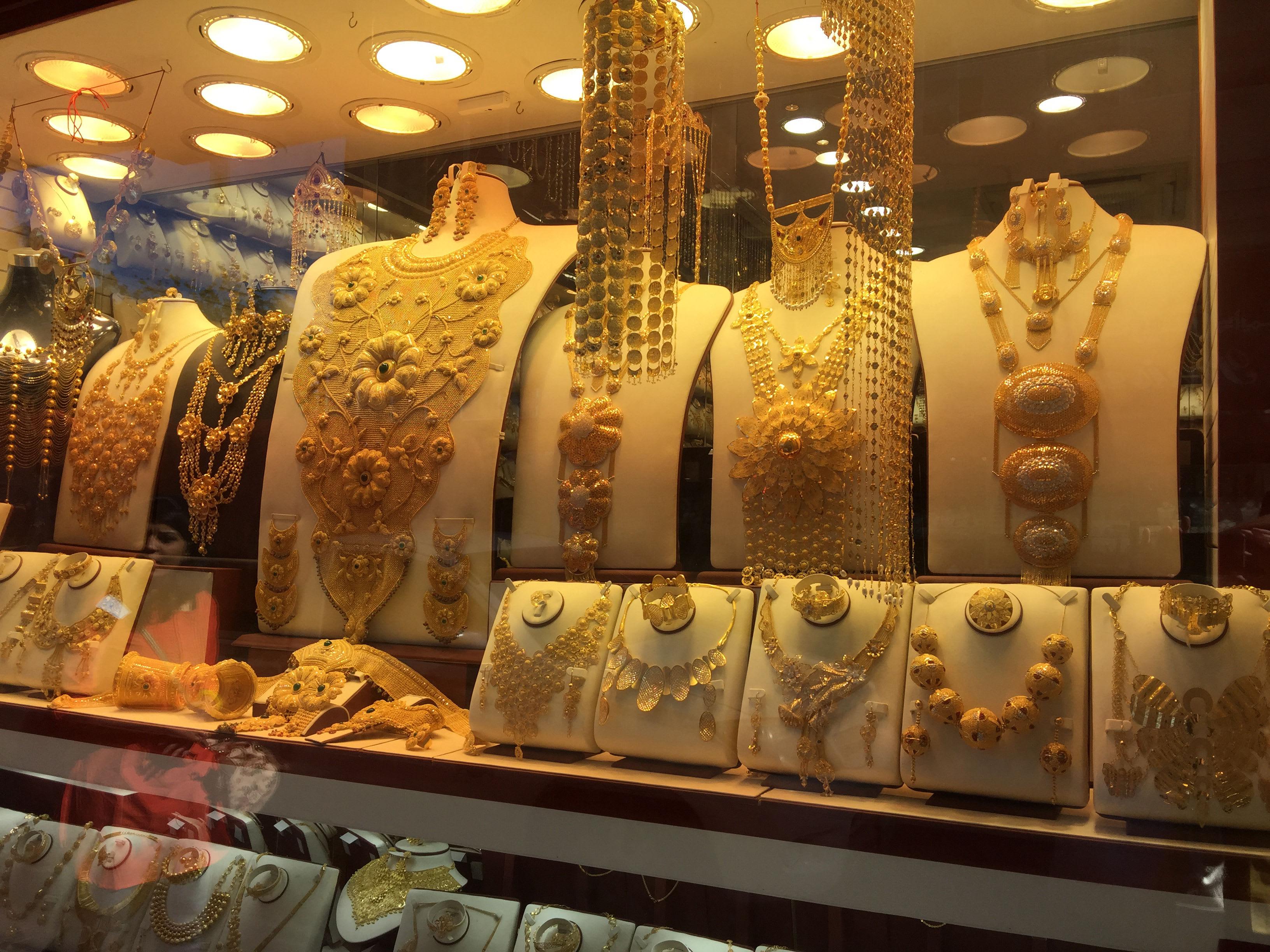 Real gold shopping in Dubai. Would you date a woman who was dressed like  this??? : r/Gold