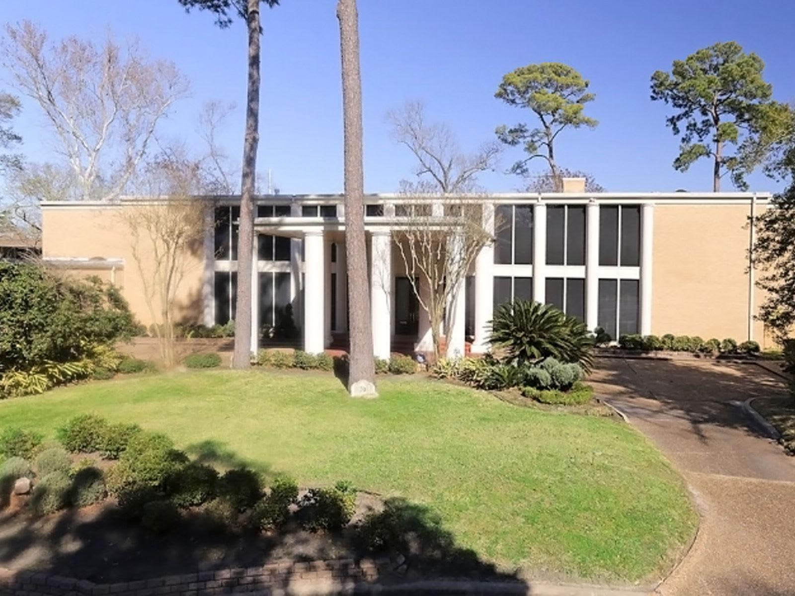 celebrity-preacher-tries-to-sell-beyonce-family-mansion-for-millions-despite-abandoned-renovation-project-culturemap-houston