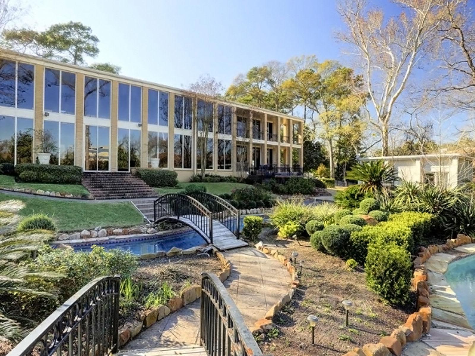 celebrity-preacher-tries-to-sell-beyonce-family-mansion-for-millions-despite-abandoned-renovation-project-culturemap-houston