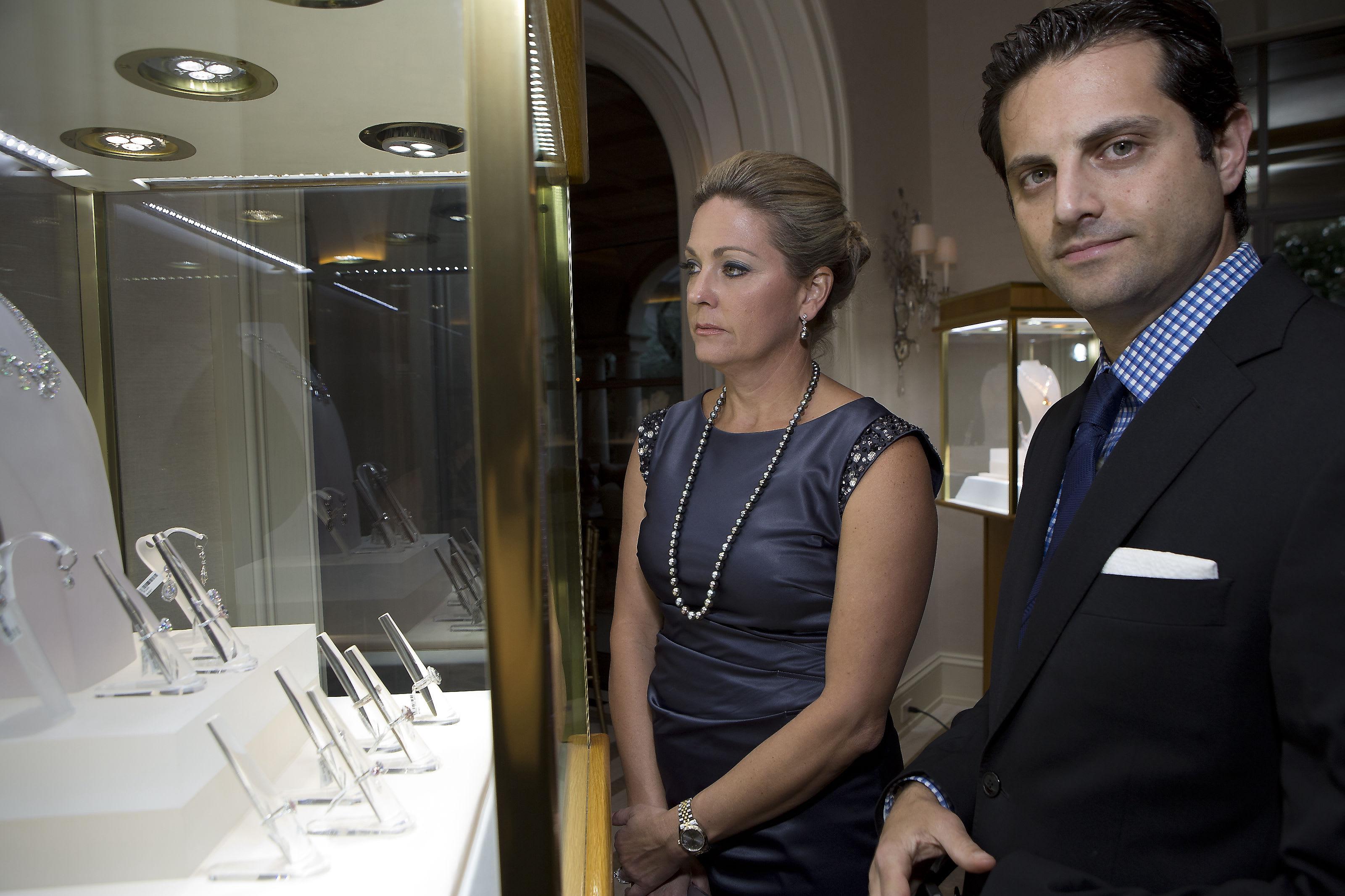 The gallery where the vitrines held half a billion in fine
