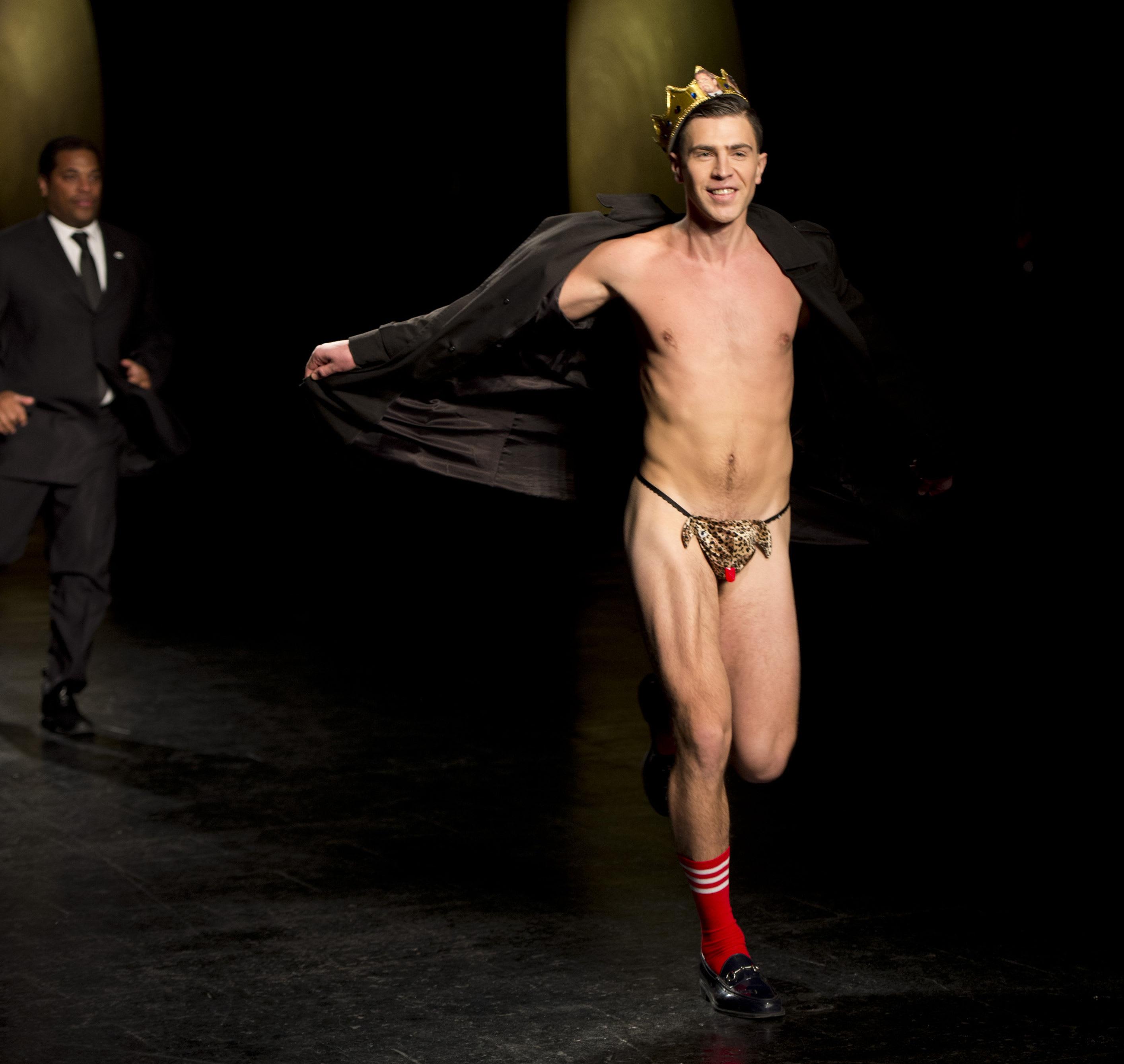 Nearly nude streaker can t slow down Prabal Gurung s Fashion Week