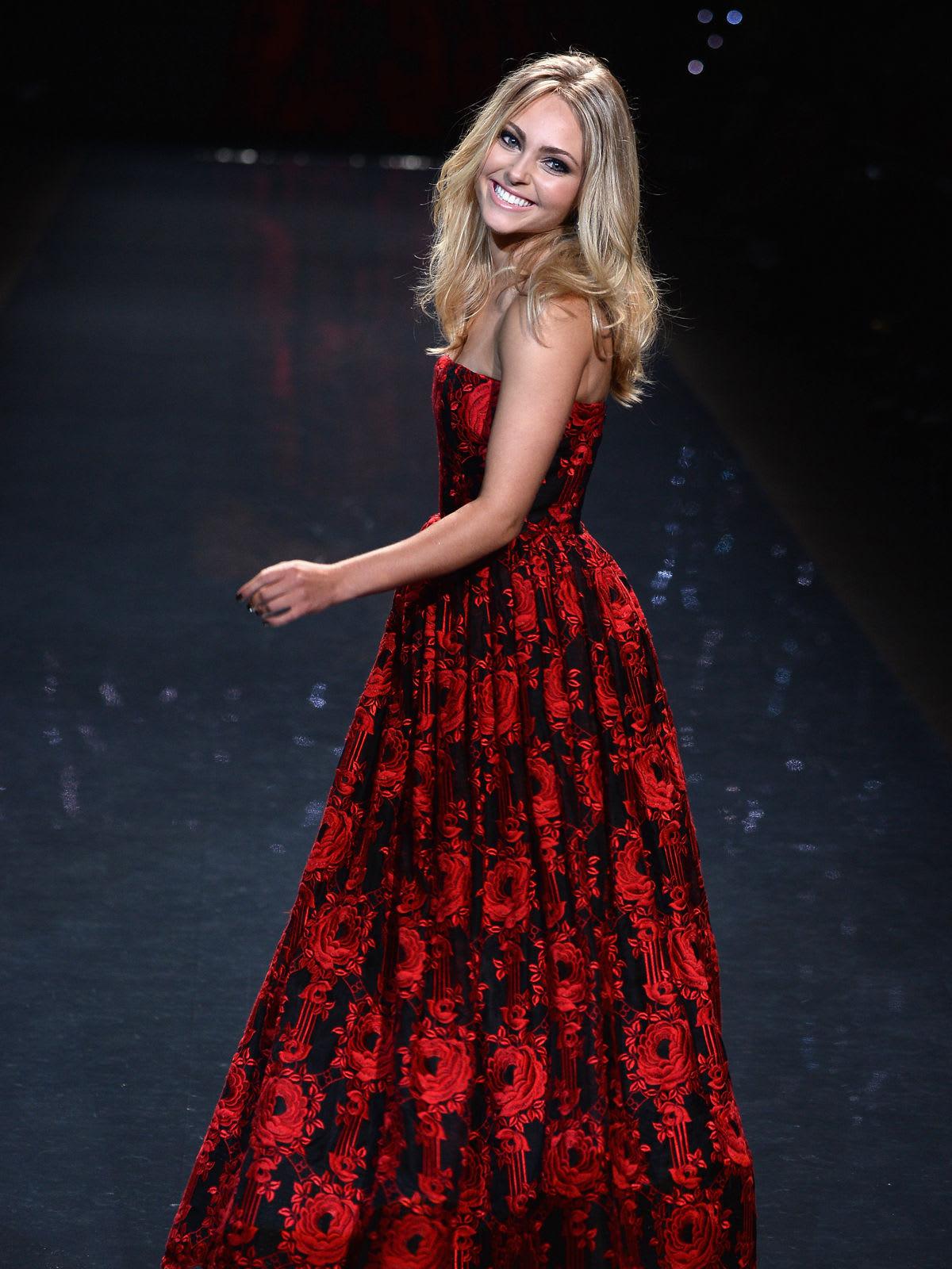 lindsey vonn red dress Athlete Lindsey Vonn Burgundy Deep V-neck Evening Dress 68th Annual Emmy Awards TCD7000
