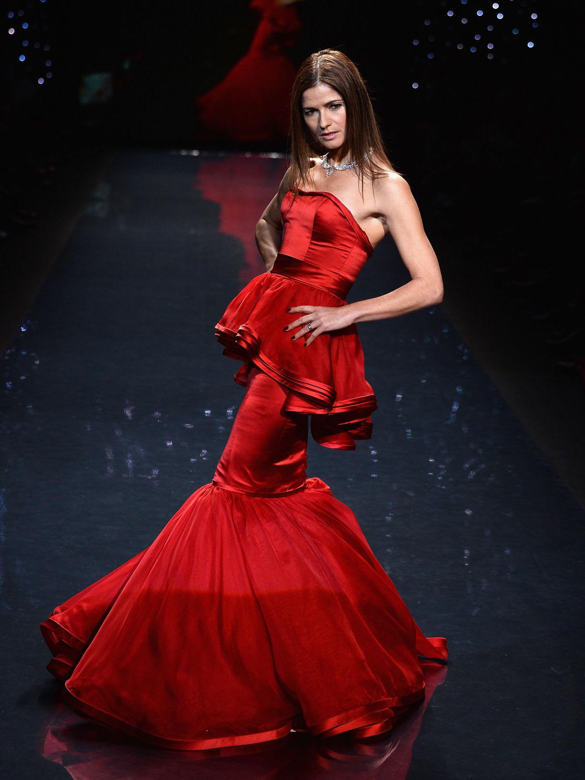 lindsey vonn red dress Who needs Sochi? Lindsey Vonn lives it up in sexy red dress at New York  Fashion Week