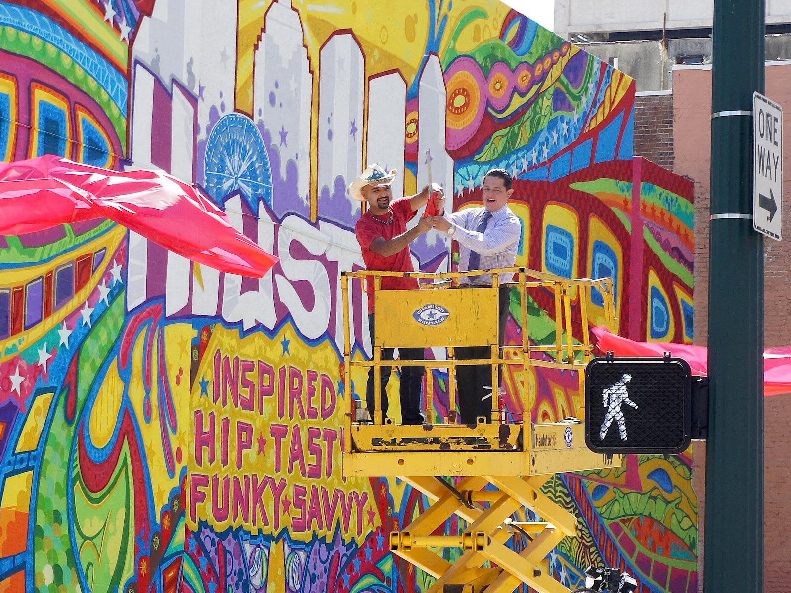 Houston Astros: Artists collaborate to paint 60th anniversary mural