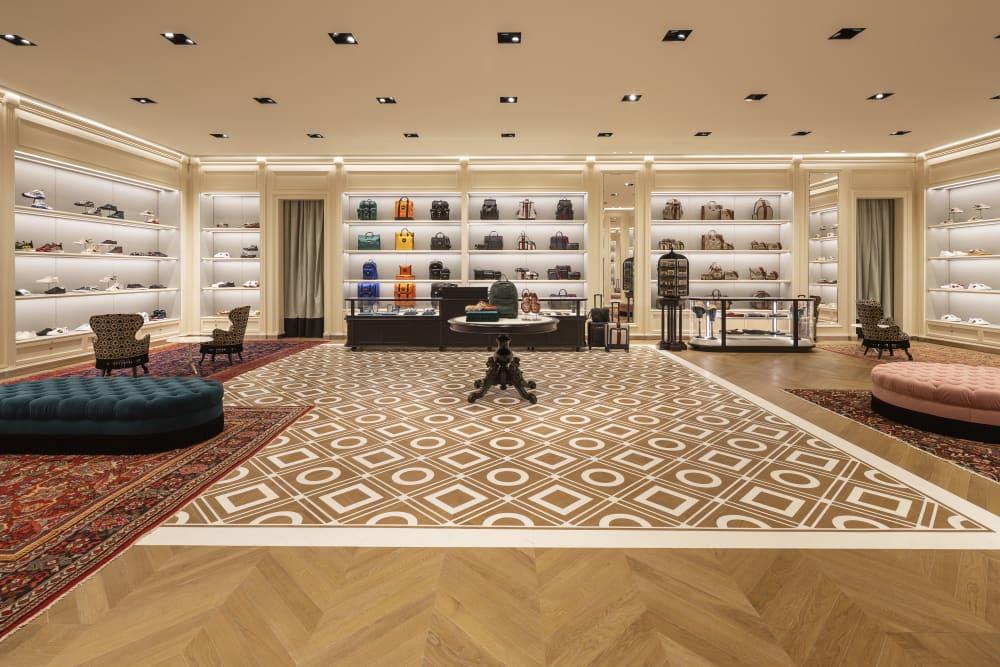 gucci on X: A look inside the new The Dubai Mall Flagship store. The  boutique, which spans more than 1,000 square meters across three floors,  houses the latest Gucci women's and men's