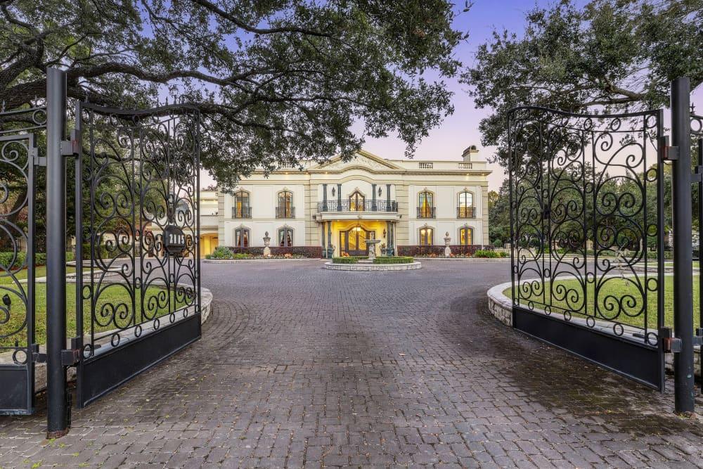 The Most Luxurious Garage Sale Ever Pops Up in River Oaks: Up to