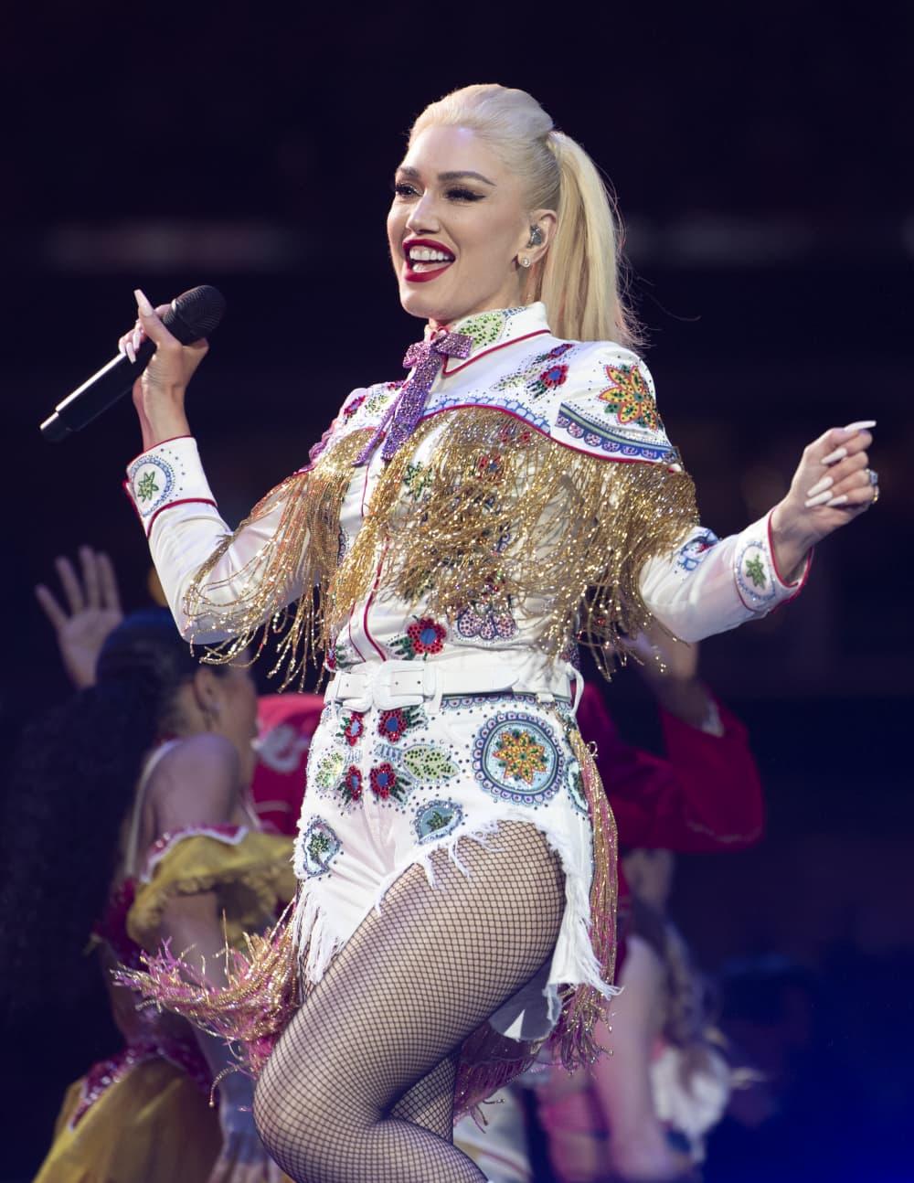 Gwen Stefani - Underneath It All ( Rodeo Houston 2022 ) - HQ 