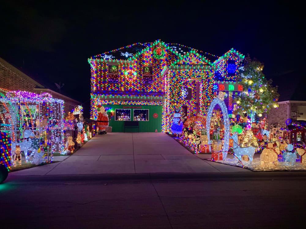 Retaliate terrorisme Øl These Dallas-Fort Worth homes rescue 2020 with quirky, techy, over-the-top Christmas  lights - CultureMap Dallas