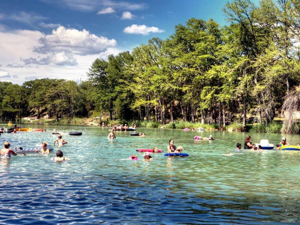 Floating the Frio River, Frio River Tubing