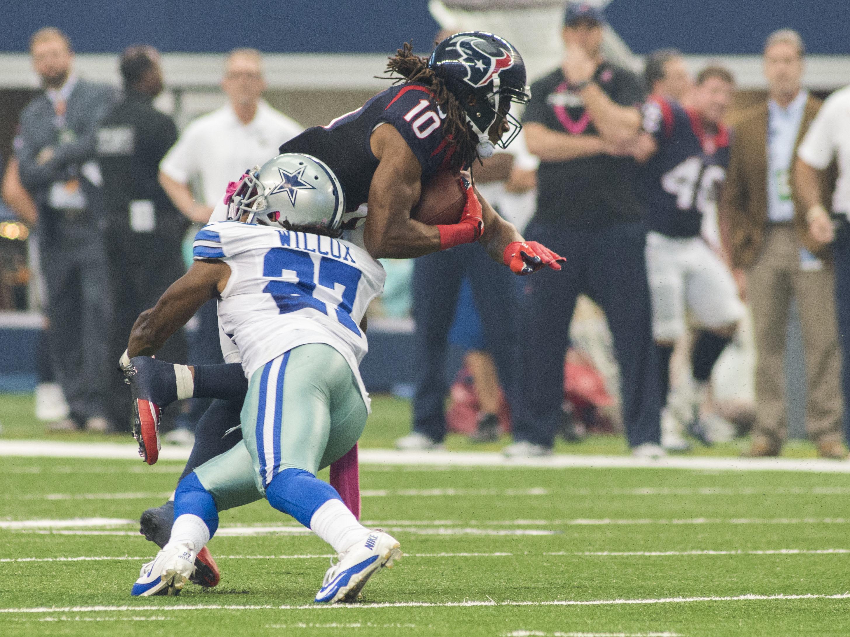 Houston Texans fans turn Dallas Cowboys' stadium into home game