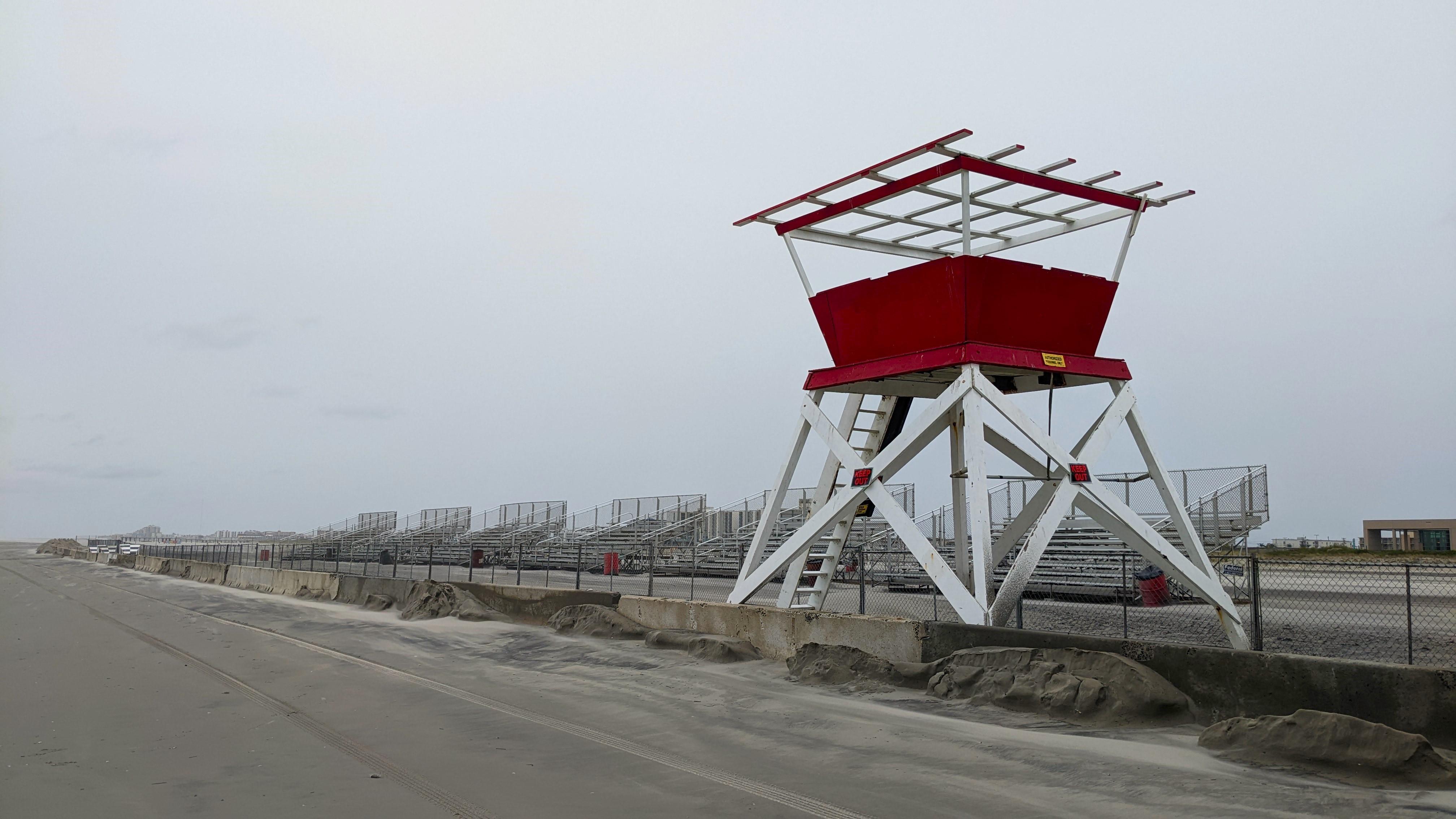 Nobody on the roads, nobody on the beach. Hurricane Ian shuts down The Race of Gentlemen