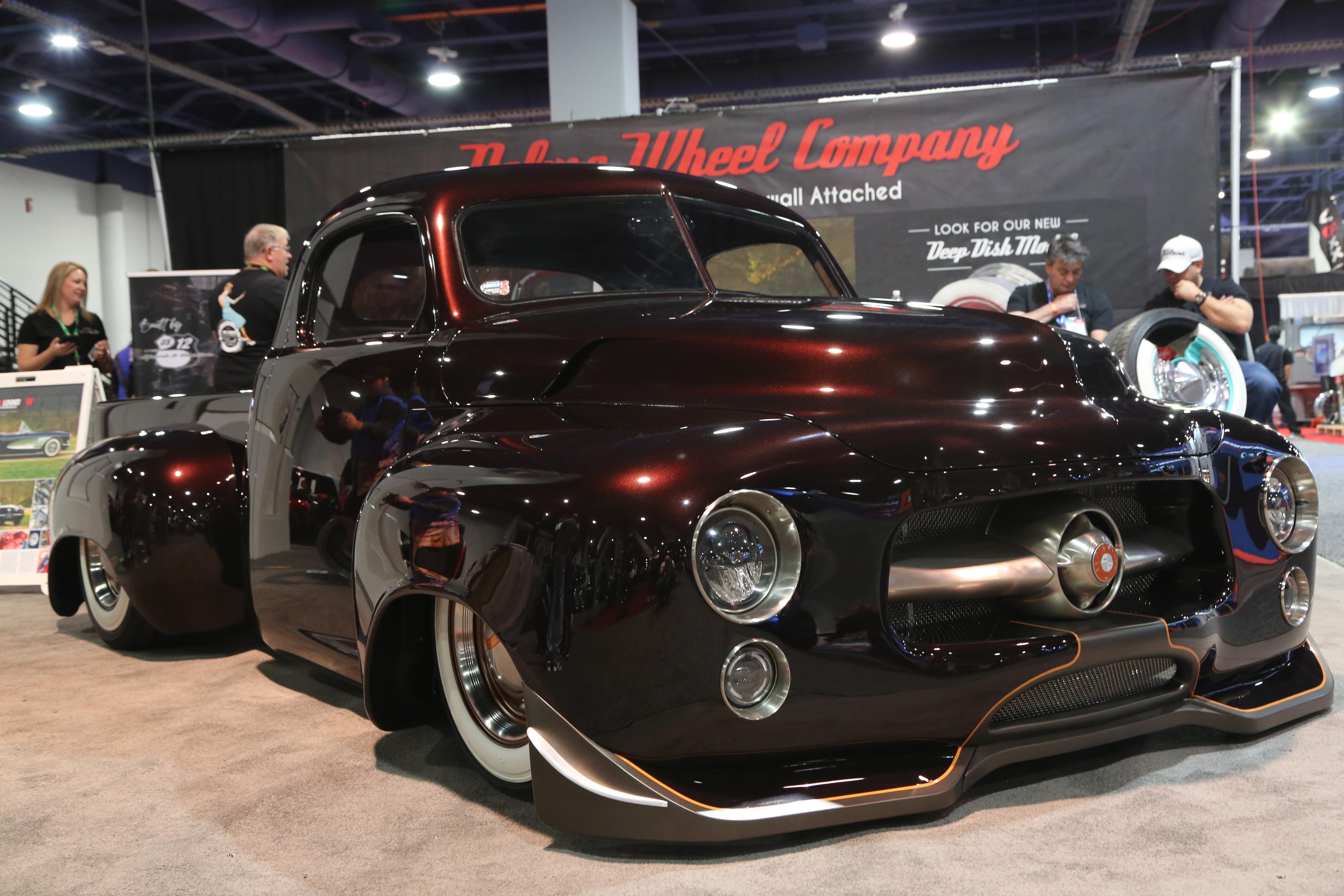 Widebody 1951 Studebaker pickup makes the most of fat-fender street rod style