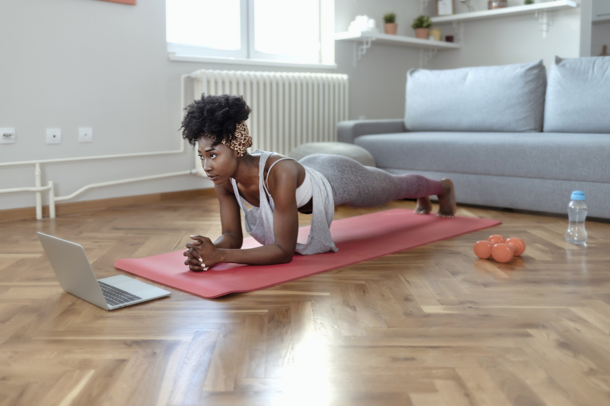 15-Minute Pilates Work Out At Home - xoNecole