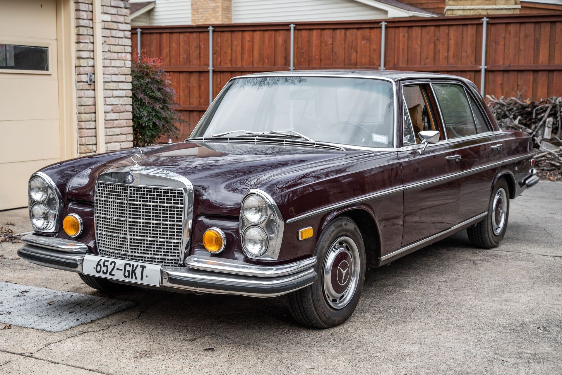 Find of the Day: This 1973 Mercedes-Benz 280SEL Represents Hand-Built Luxury