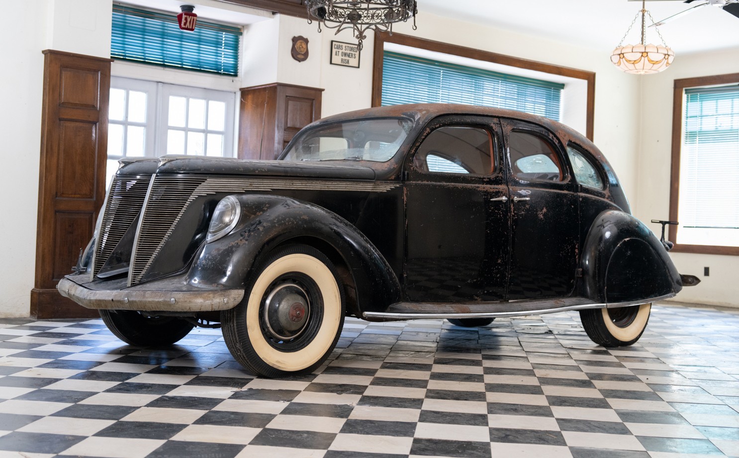 Twin-grille 1937 Lincoln Zephyr Gets Second Shot at Auction Notoriety