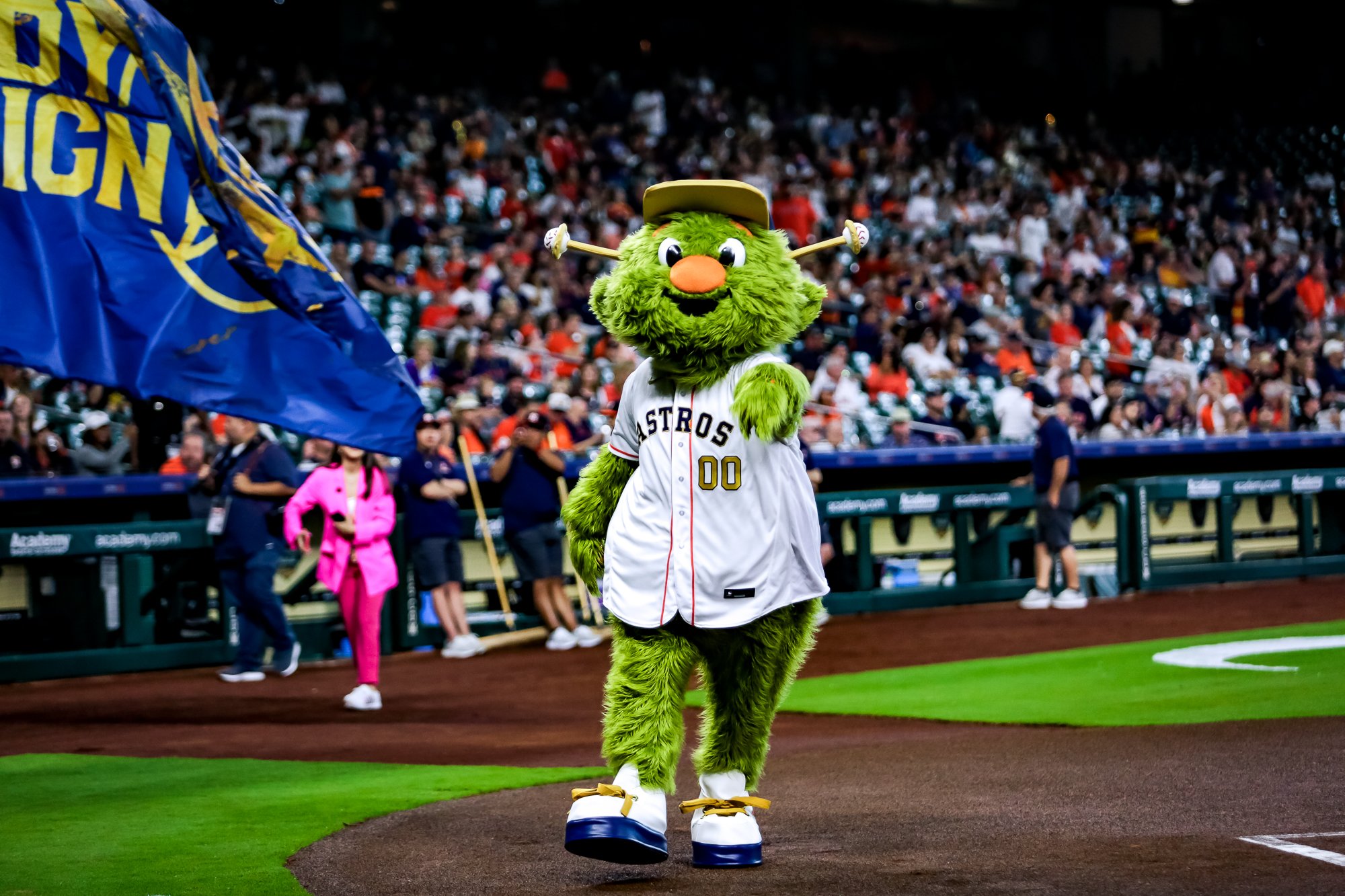 Houston Astros Orbit on X: Wishing everyone a happy #FathersDay! Let's see  those pics of you and your Dad at a ballgame!  / X