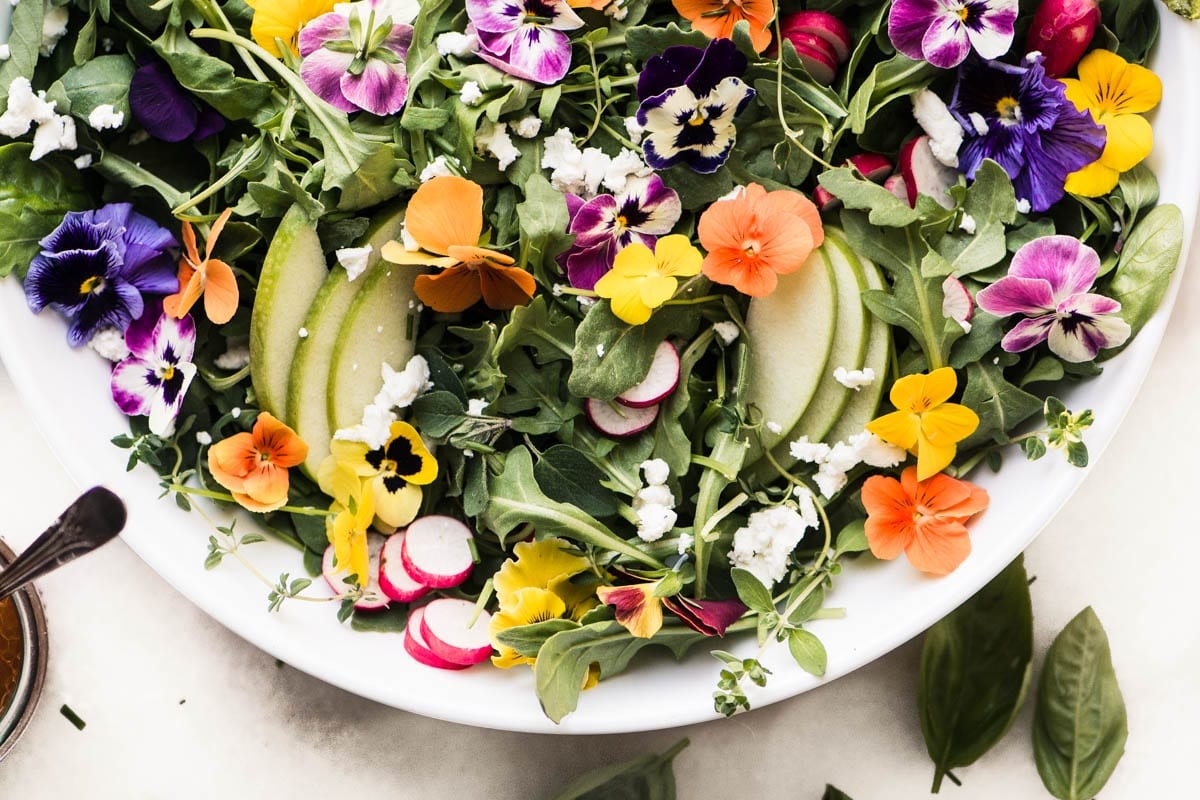 17 Stunning Edible Flower Recipes That Are (Almost) Too Pretty to