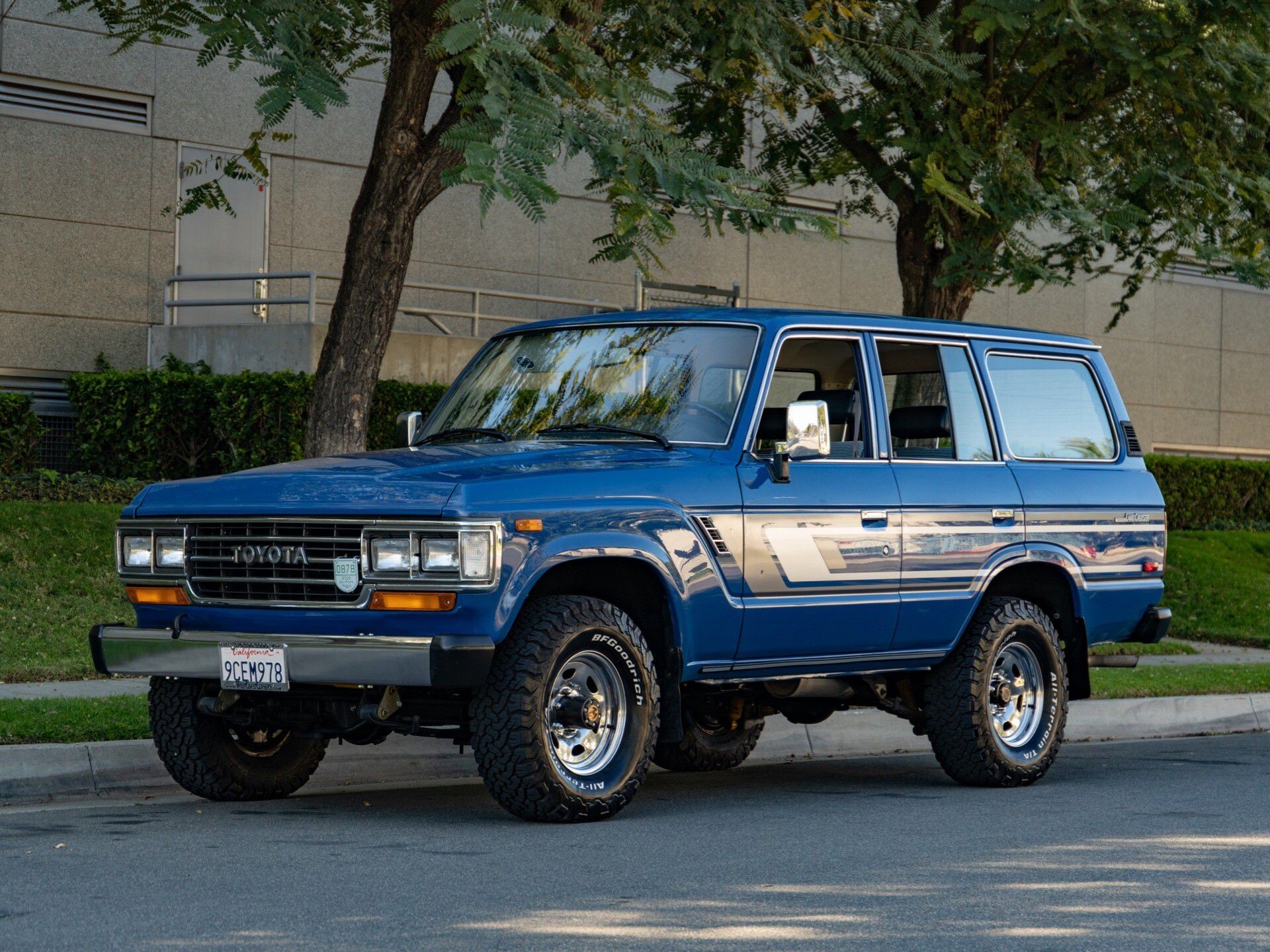 Find of the Day: This 1988 Toyota Land Cruiser FJ62 is Off-Road Ready