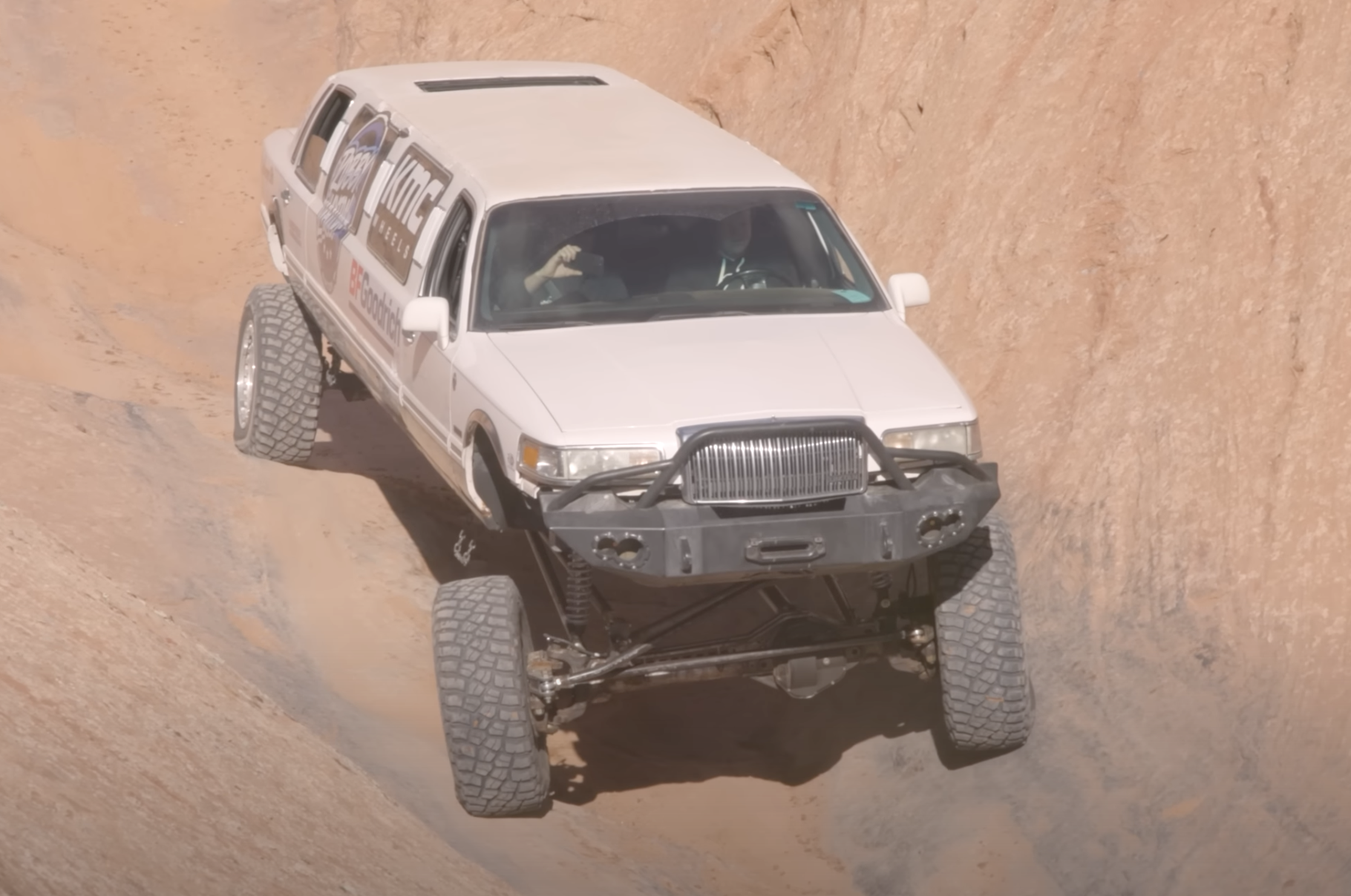 Video: Watch an Off-Roading Limo Rock Crawl its Way Through Hell's Gate at Moab