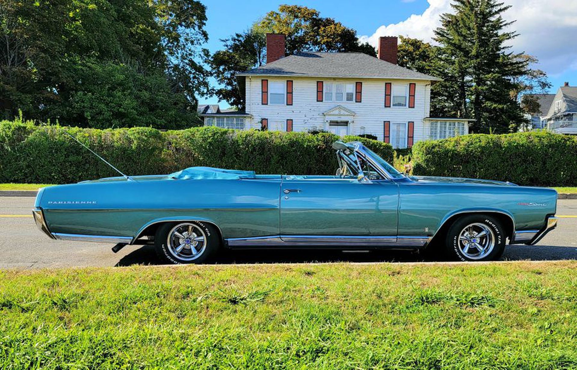 Find of the Day: This 409 V8-Powered Pontiac Parisienne Custom Sport is Muscle Car Luxury