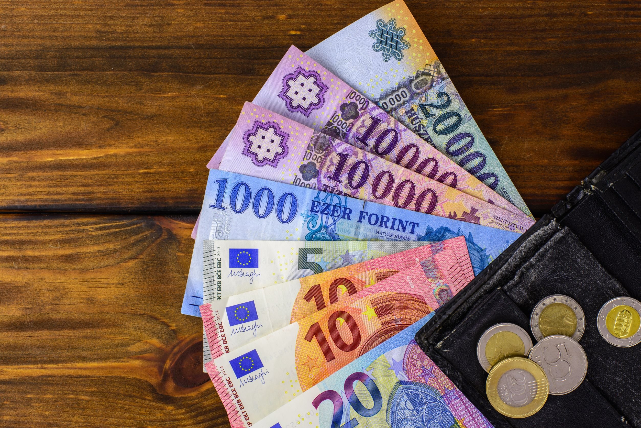 Vegyesen mozgott szerdán a forint