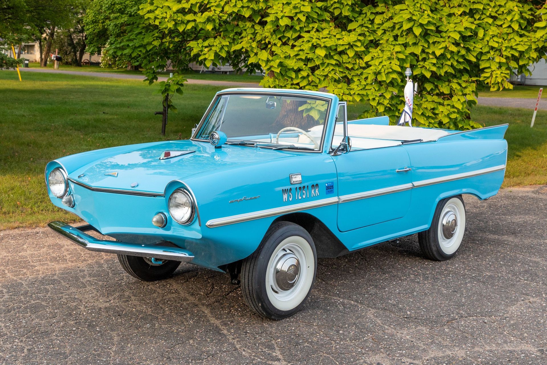 Find of the Day: This Restored 1967 Amphicar 770 Convertible is the Ultimate Crossover Vehicle
