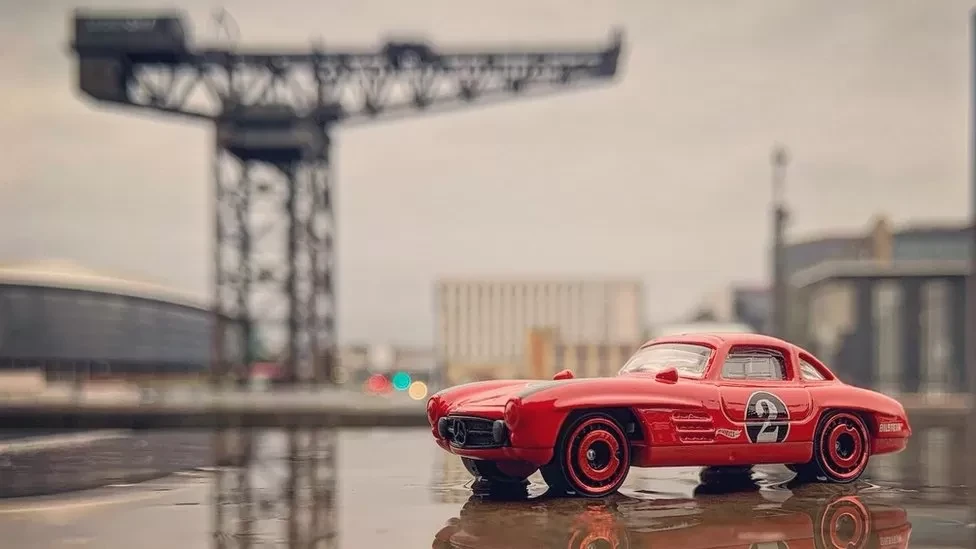Dedicated Dad Completes 1,000 Consecutive Days of Hot Wheels Photos