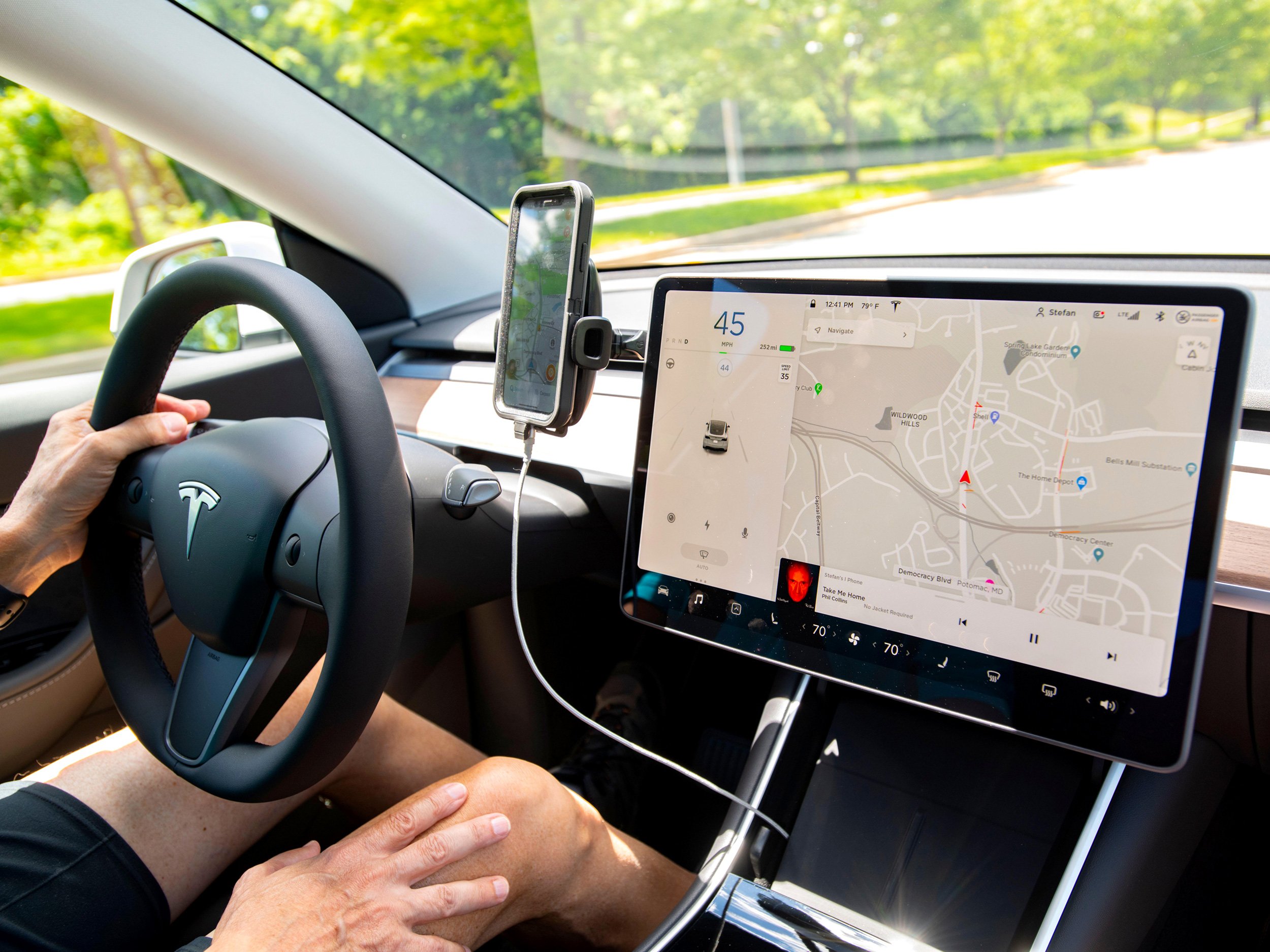 Tesla Autopilot Faces U.S. Inquiry After Series of Crashes - The New York  Times